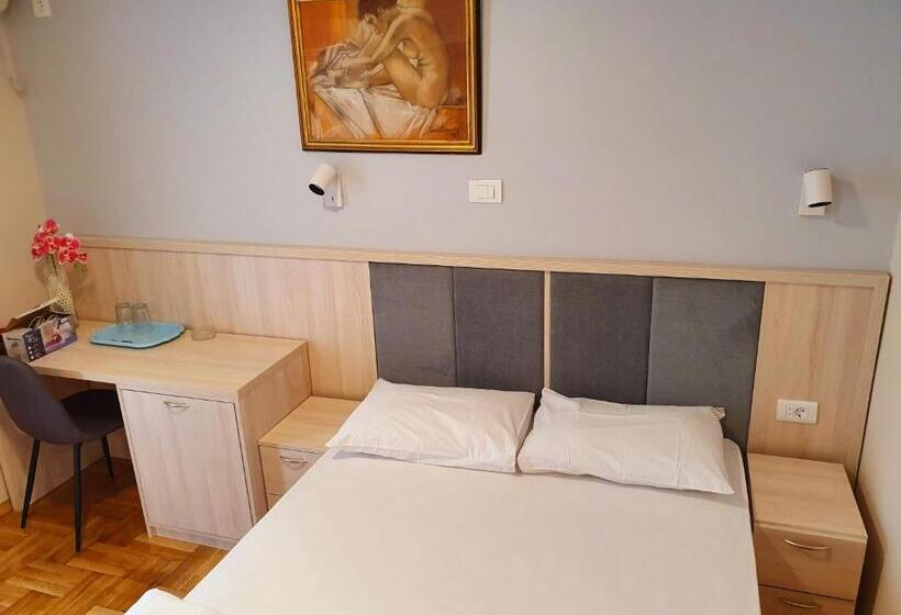 اتاق استاندارد با بالکن و چشم‌انداز دریا, Apartments Pier