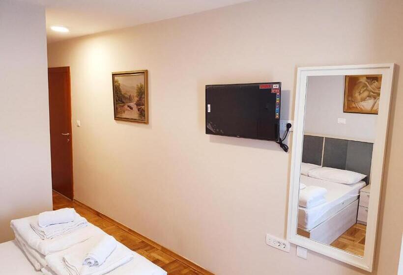 اتاق استاندارد با بالکن و چشم‌انداز دریا, Apartments Pier