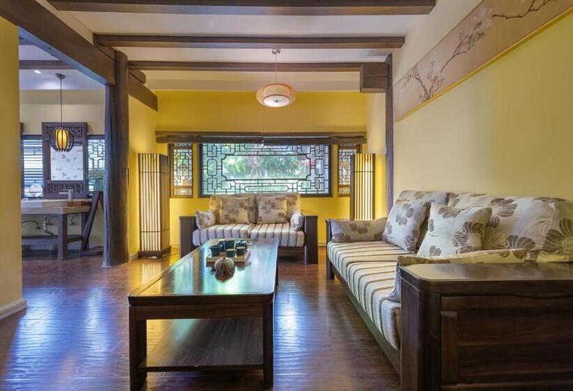 Люкс Deluxe Кровать Кинг, Lijiang Gui Yuan Tian Ju Guesthouse