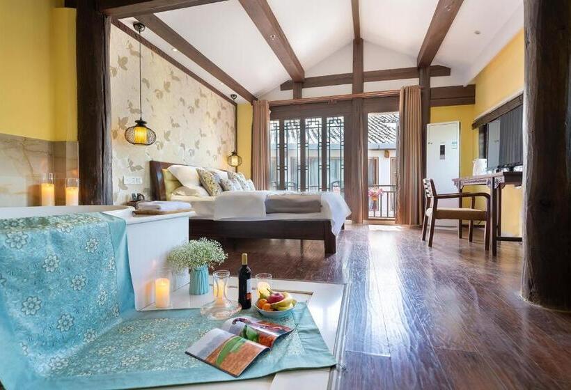 Люкс Deluxe Кровать Кинг, Lijiang Gui Yuan Tian Ju Guesthouse