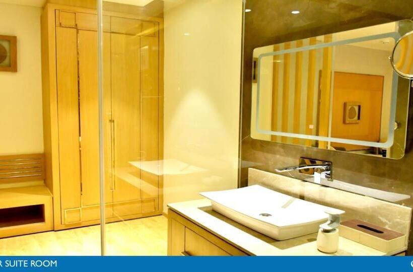 Номер Deluxe Кровать Кинг, Sarovar Portico Morbi