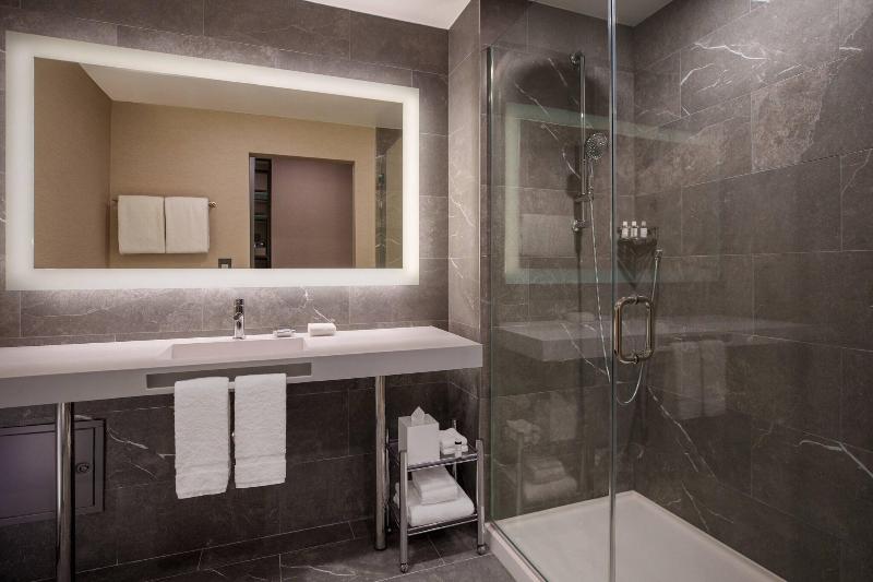 스위트 킹사이즈 침대, Ac Hotel By Marriott Tallahassee Universities At The Capitol