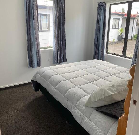 标准工作室, Windsor Motel