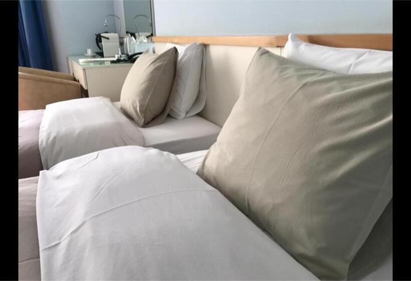 Номер Стандарт с Балконом, Art 'otel