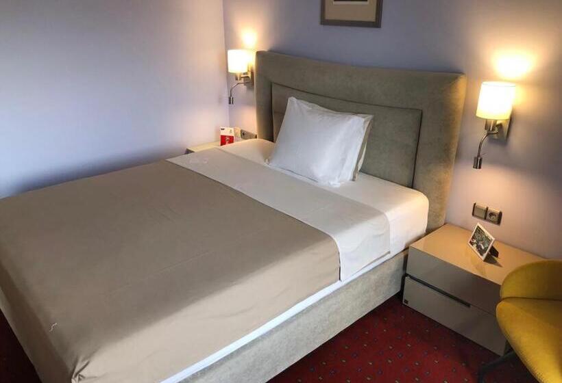 Номер Стандарт Вид на Горы, Art 'otel