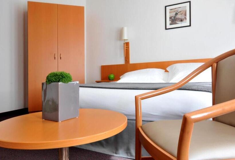 Номер Стандарт, Hôtel Du Perron