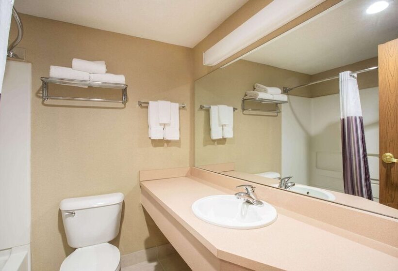 스탠다드 룸 더블 침대 2개, The Inn At St Albans Trademark Collection By Wyndham