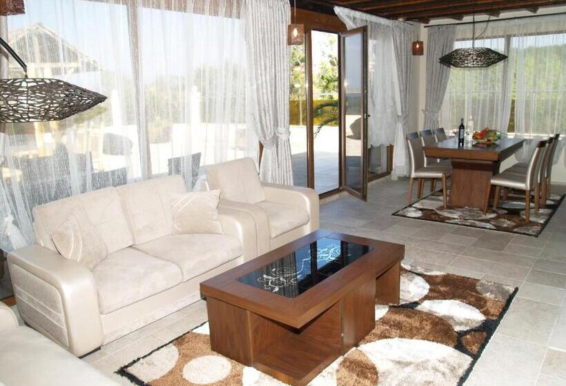 Люкс Deluxe 2 Спальни, Laguna Beach Resort & Spa