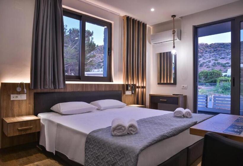 استودیوی سوپریور, Del Mar  Adults Only