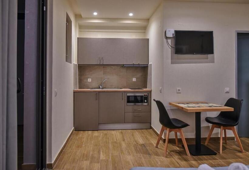 استودیوی سوپریور, Del Mar  Adults Only