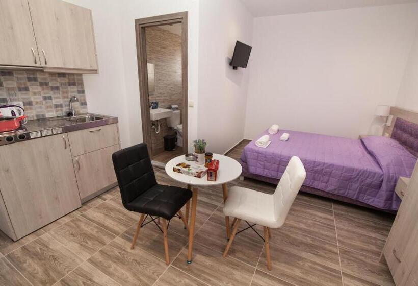 استودیوی استاندارد, Del Mar  Adults Only