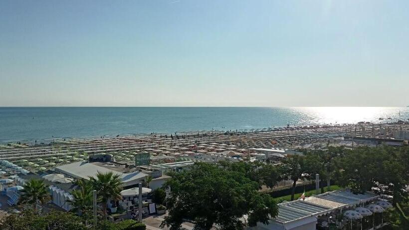 Трехместный Superior Вид на Море, Ascot Riccione
