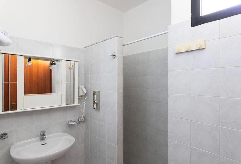 اتاق استاندارد سه نفره, Residence Nemo