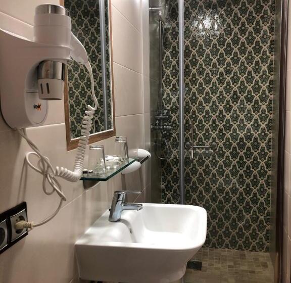 اتاق استاندارد چهار تخته, Hostal Almanzor