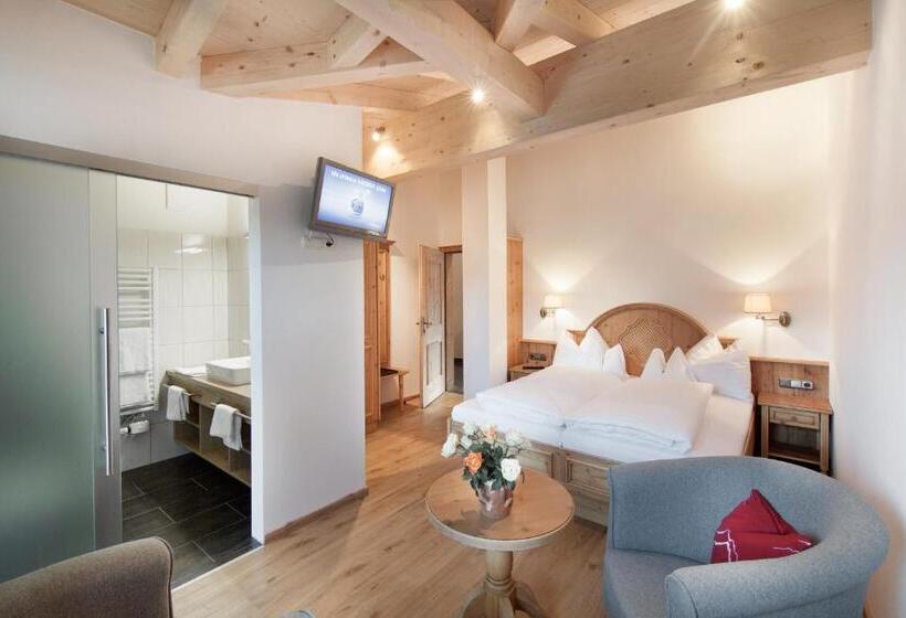 Номер Стандарт с Балконом, Landhotel Föhrenhof Ellmau