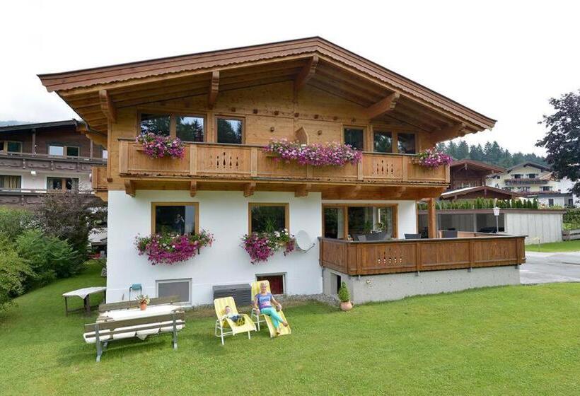 Студио Стандарт с Балконом, Landhotel Föhrenhof Ellmau