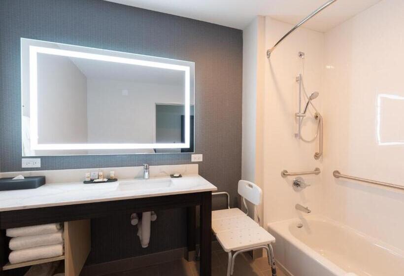 장애인을 위한 킹사이즈 침대 스탠다드 룸, La Quinta Inn & Suites By Wyndham Shorewood