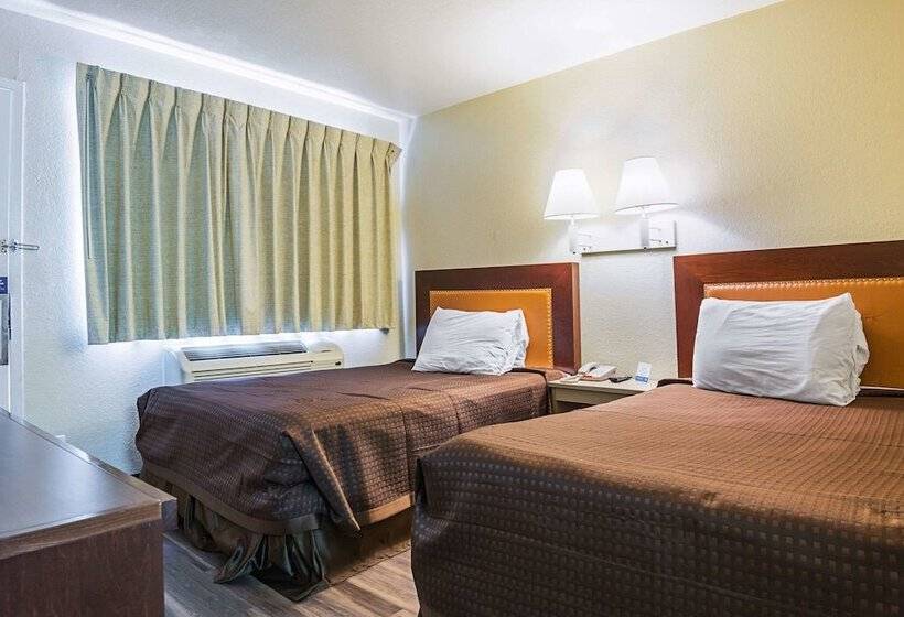חדר סטנדרט שתי מיטות זוגיות, Rodeway Inn Kissimmee Maingate West   Free Theme Park Shuttle