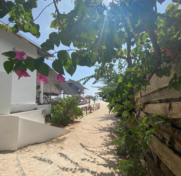 Номер Стандарт с Балконом, Ndiro Beach House Kendwa