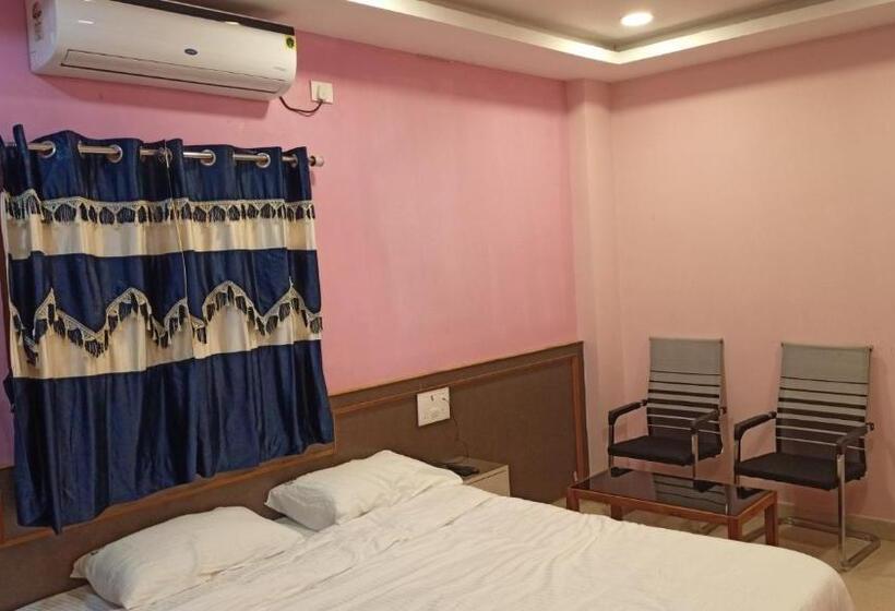 Номер Deluxe, Aarthi Residency