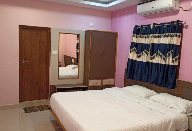 Номер Deluxe, Aarthi Residency