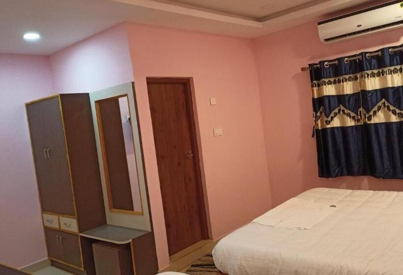 Номер Deluxe, Aarthi Residency