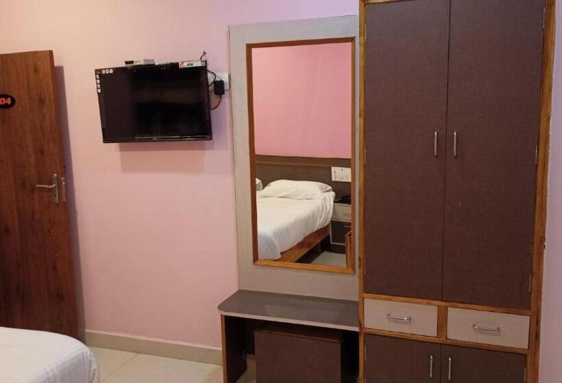 Номер Economy, Aarthi Residency
