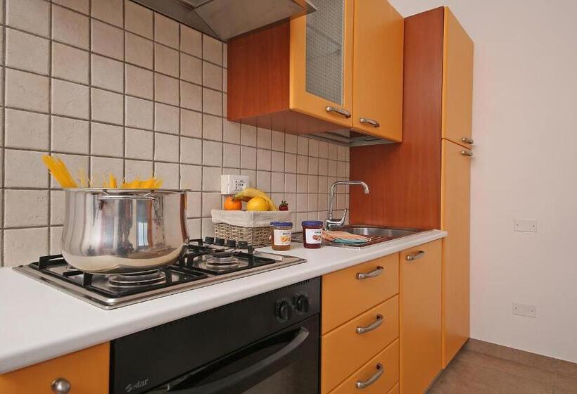 آپارتمان 2 خوابه با بالکن, Residence Il Melograno