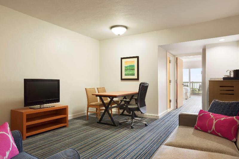 سوئیت با تخت بزرگ, Embassy Suites By Hilton Dorado Del Mar Beach Resort