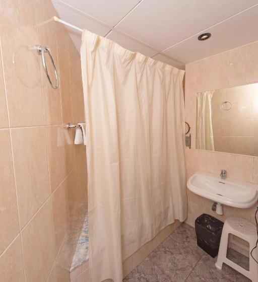 Номер Стандарт Трехместный, Hostal Virginia