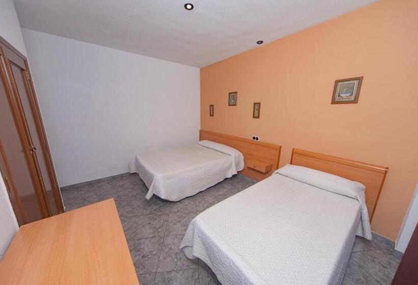 Номер Стандарт Трехместный, Hostal Virginia