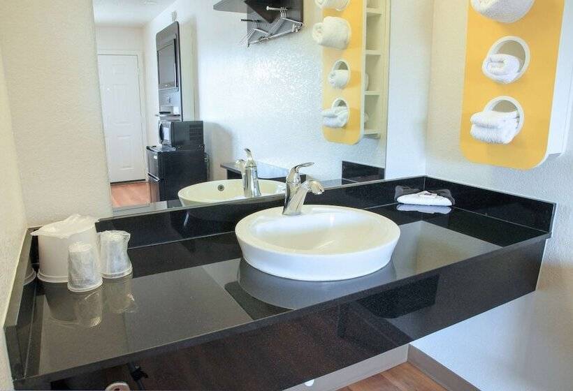 Номер Deluxe, Motel 6 Old Town Scottsdale Fashion Square