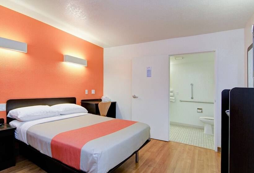 Номер Стандарт Адаптированный для Инвалидов, Motel 6 Old Town Scottsdale Fashion Square