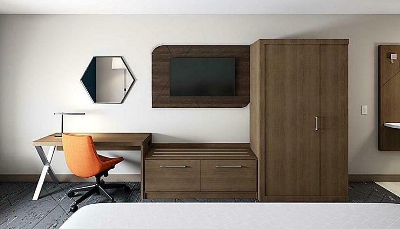 Люкс Кровать Кинг, Holiday Inn Express & Suites   Harrisonburg University Area , An Ihg