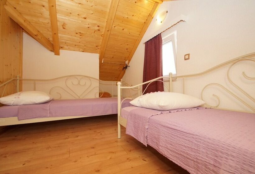 Дом 2 Спальни, Stone House Mia   Prihonja