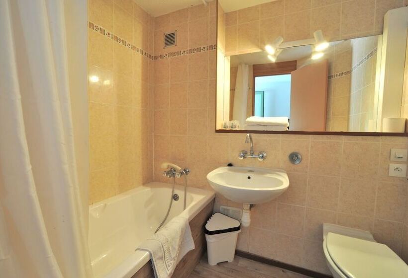 Номер Стандарт Трехместный, Hôtel Le Relais De Trans