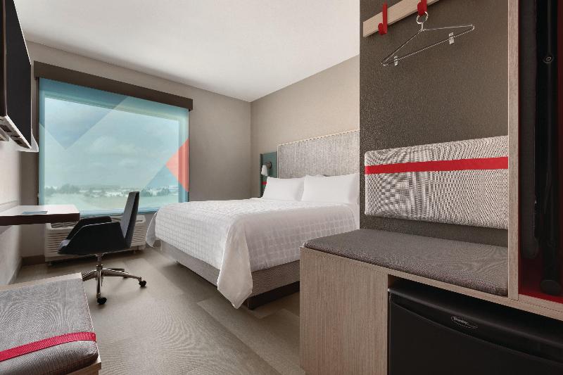 带大床的标准间, Avid Hotels   Hays, An Ihg