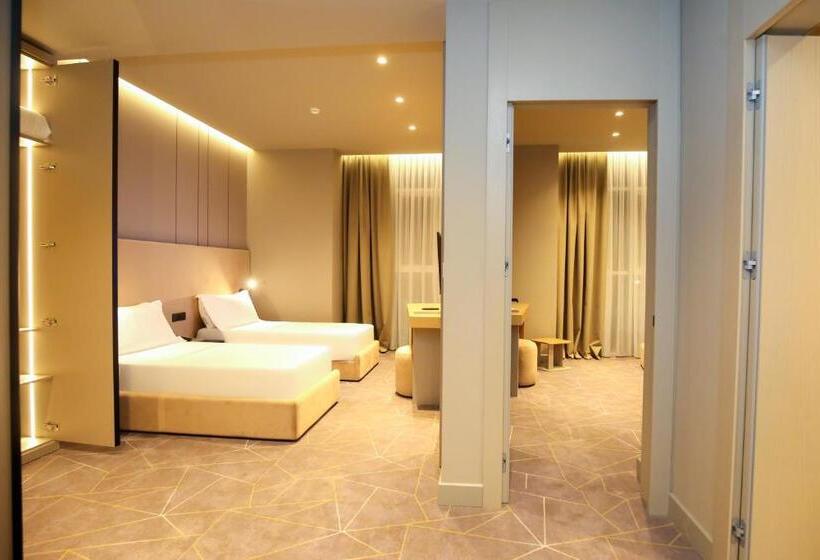 디럭스 패밀리 룸, The Central View Boutique