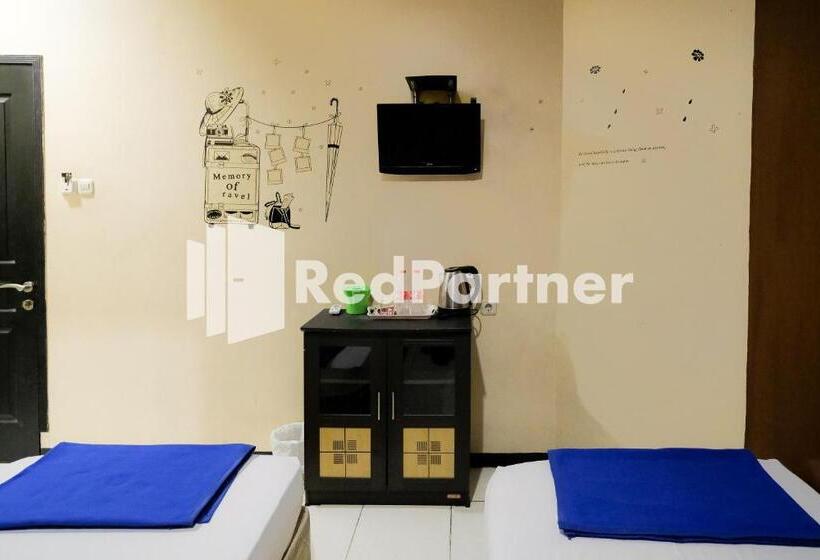 Номер Superior, Reddoorz At Sparkling Hotel Surabaya