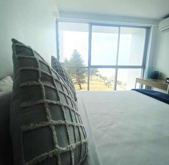 Апартаменты 2 Спальни Вид на Море, Golden Sands On The Beach   Absolute Beachfront Apartments
