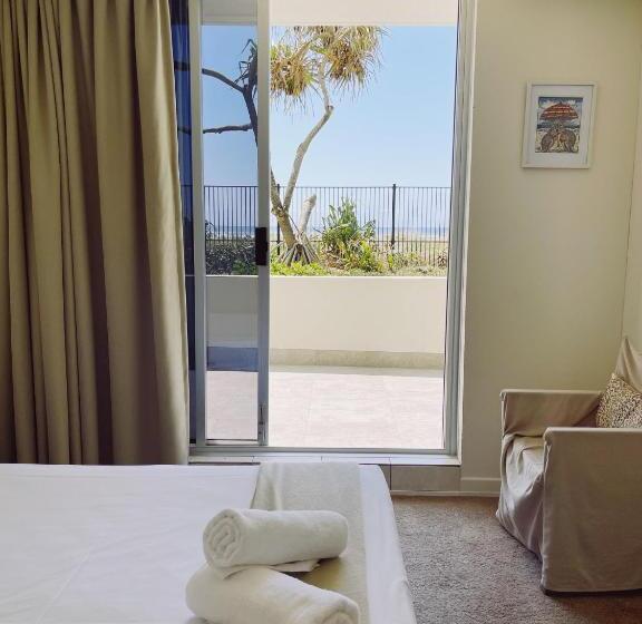 Апартаменты 1 Спальня Нижний Этаж, Golden Sands On The Beach   Absolute Beachfront Apartments