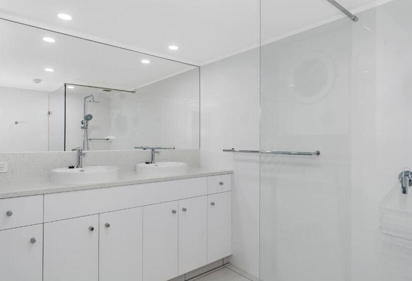 Апартаменты 3 Спальни, Golden Sands On The Beach   Absolute Beachfront Apartments