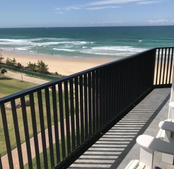 Апартаменты 3 Спальни, Golden Sands On The Beach   Absolute Beachfront Apartments