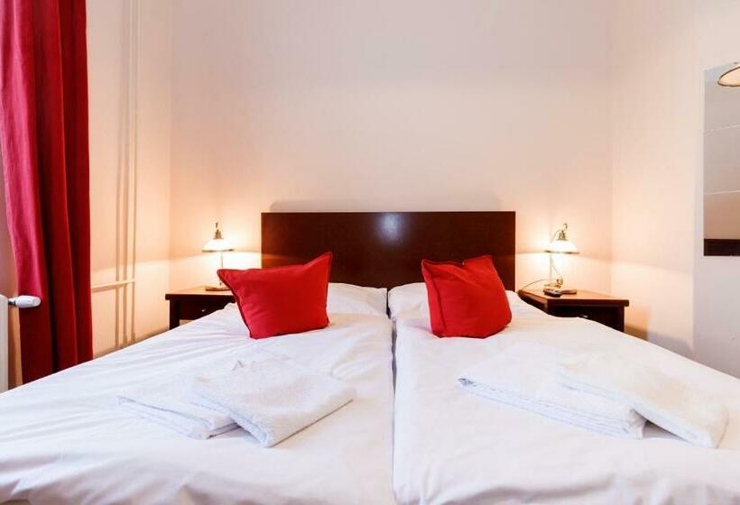 Номер Стандарт Трехместный, Sherwood Hotel Vojkovice Nad Ohří