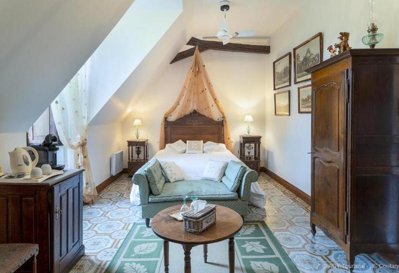 Номер Стандарт, Le Vieux Château De Hommes