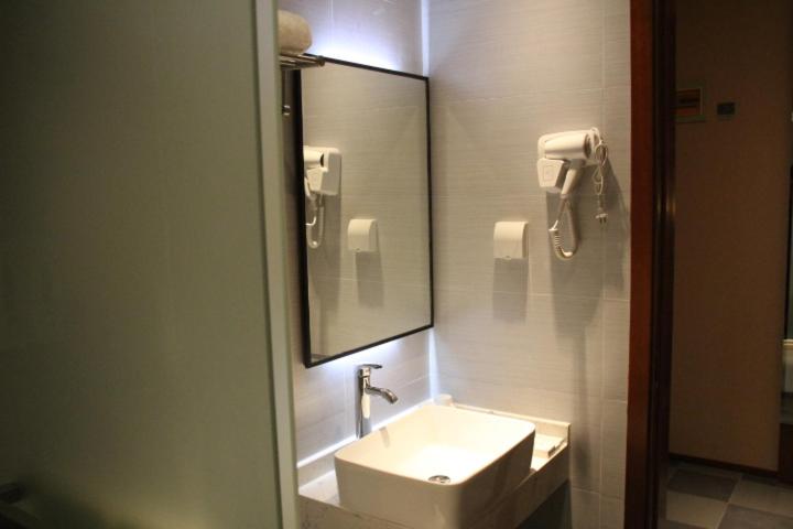 Семейный Номер, Thank Inn Plus Hotel Fengxian Xidu