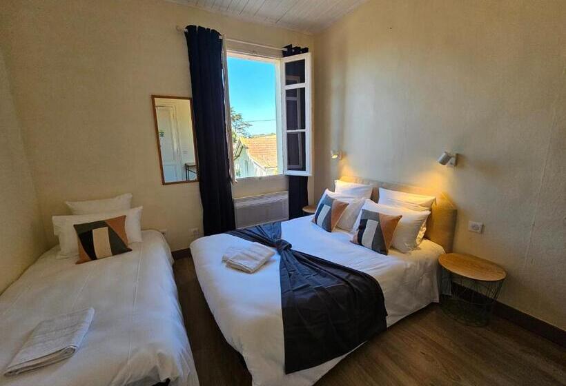 Номер Стандарт Трехместный, Hôtel Au Bon Landais
