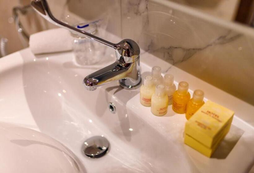 استودیوی لوکس, Franca Hotel Ulcinj