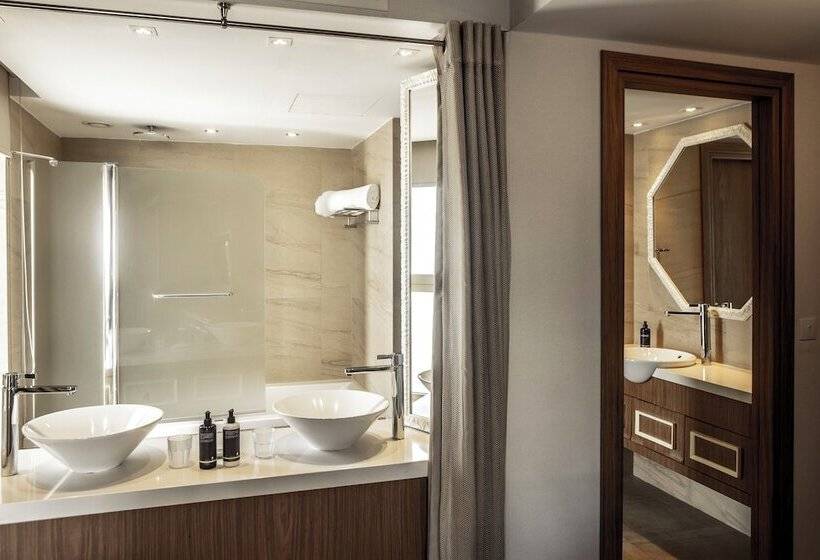Студия Deluxe, King Jason Paphos   Designed For Adults By Louis Hotels