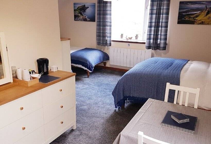 家庭间, Moorside Rooms